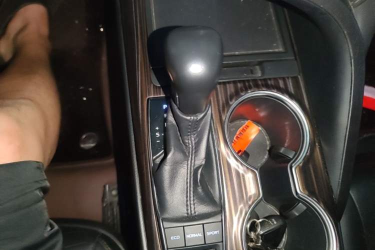Used Toyota Camry 2018 2.5G Luxury Edition Gear Lever