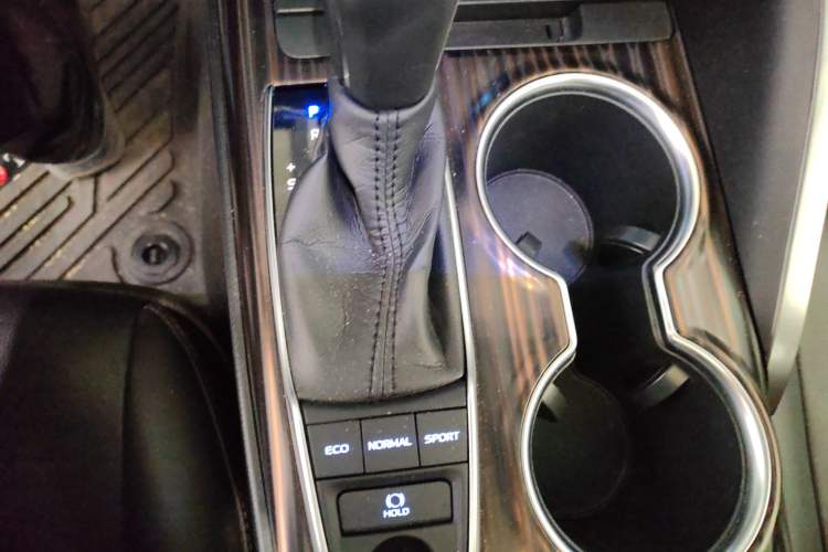 Used Toyota Camry 2018 2.5G Luxury Edition Gear Lever