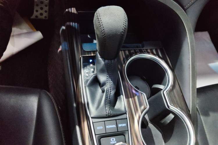 Used Toyota Camry 2018 2.5G Luxury Edition Gear Lever