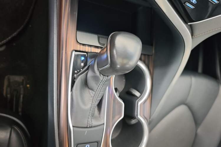 Used Toyota Camry 2018 2.0G Luxury Edition Gear Lever