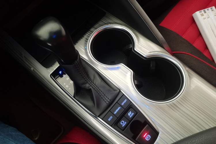 Used Toyota Camry 2018 Dual-Engine 2.5 HG Luxury Edition Gear Lever