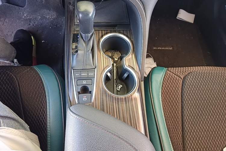 Used Toyota Camry 2018 2.5G Luxury Edition Gear Lever