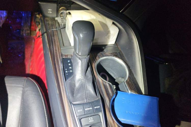 Used Toyota Camry 2018 2.5G Luxury Edition Gear Lever