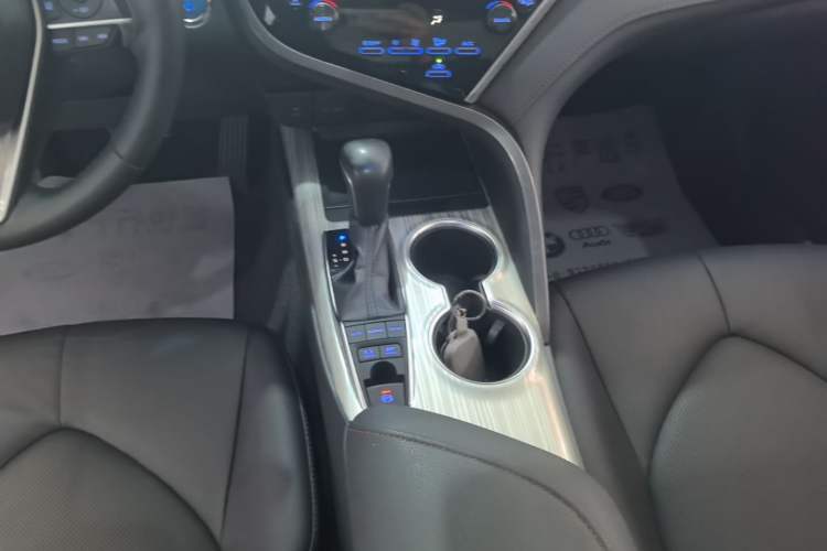 Used Toyota Camry 2018 Dual-Engine 2.5 HG Luxury Edition Gear Lever