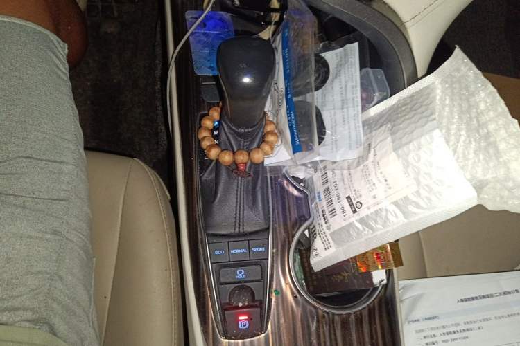Used Toyota Camry 2018 2.5G Luxury Edition Gear Lever