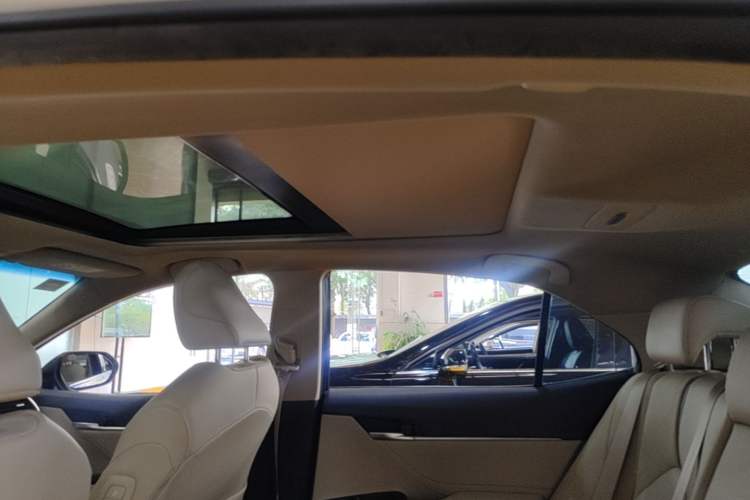 Used Toyota Camry 2018 Dual-Engine 2.5 HG Luxury Edition Headliner