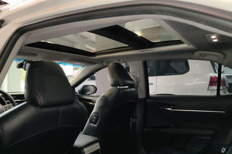 Used Toyota Camry 2018 Dual-Engine 2.5 HG Luxury Edition Headliner