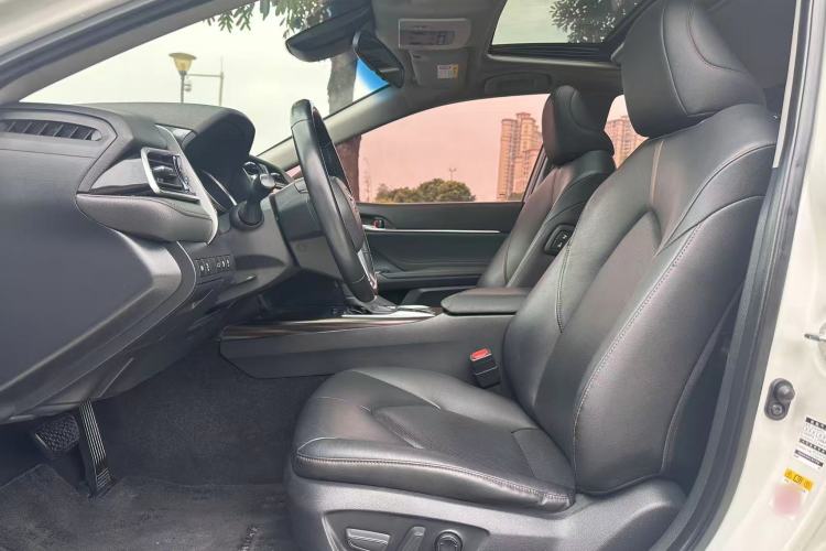 Used Toyota Camry 2018 2.0G Luxury Edition Interior 1