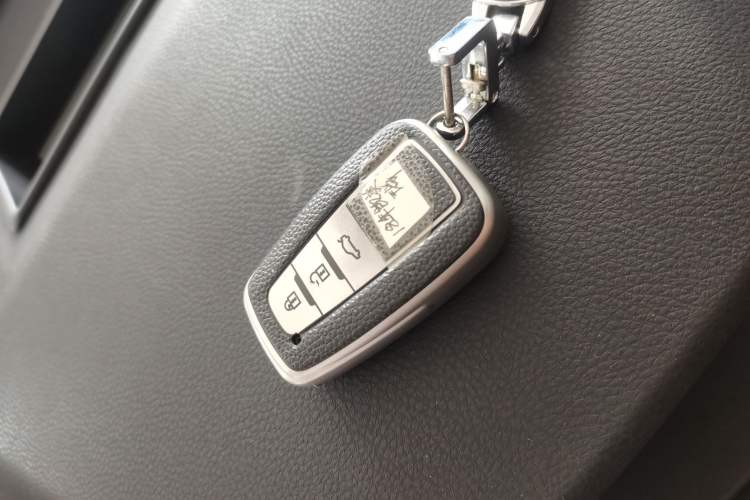 Used Toyota Camry 2018 Dual-Engine 2.5 HG Luxury Edition Interior 1