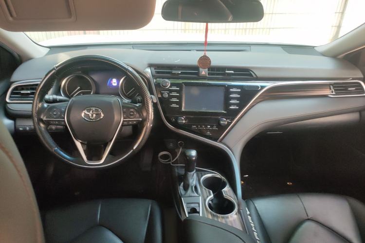 Used Toyota Camry 2018 2.0G Luxury Edition Interior 2