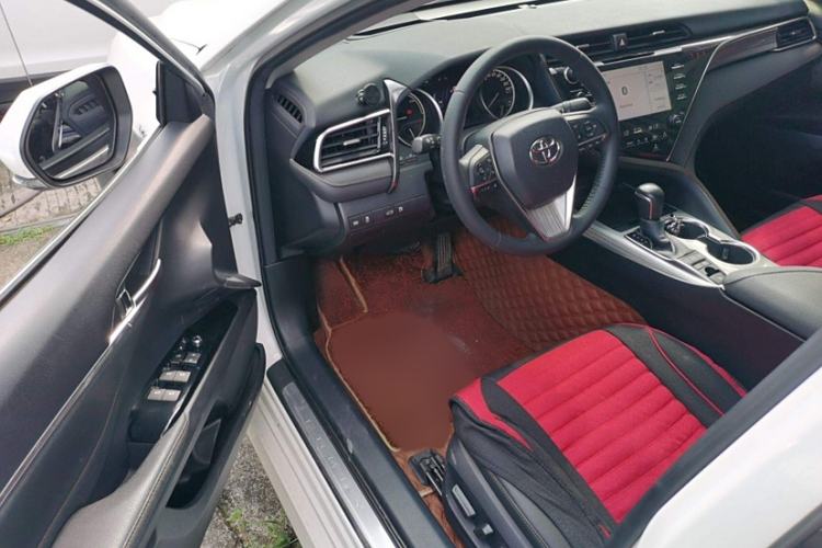 Used Toyota Camry 2018 Dual-Engine 2.5 HG Luxury Edition Interior 2