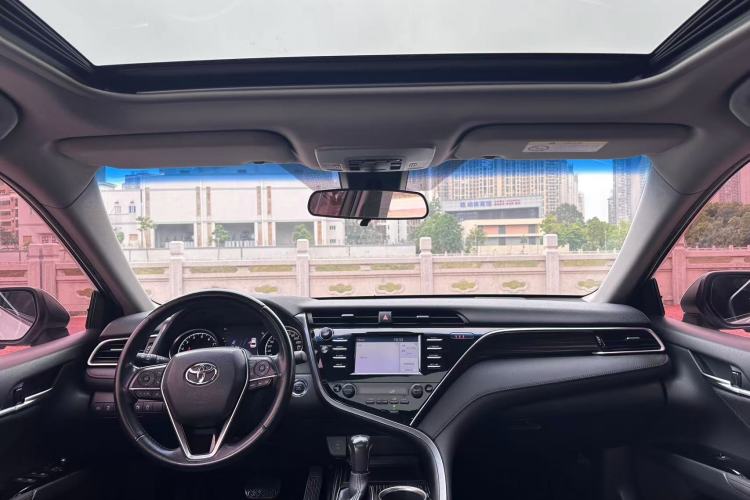Used Toyota Camry 2018 2.0G Luxury Edition Interior 2