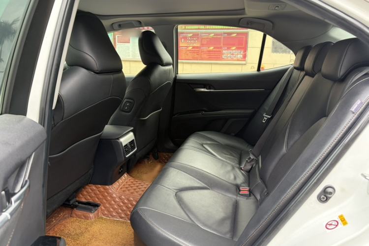 Used Toyota Camry 2018 Dual-Engine 2.5 HG Luxury Edition Interior 2