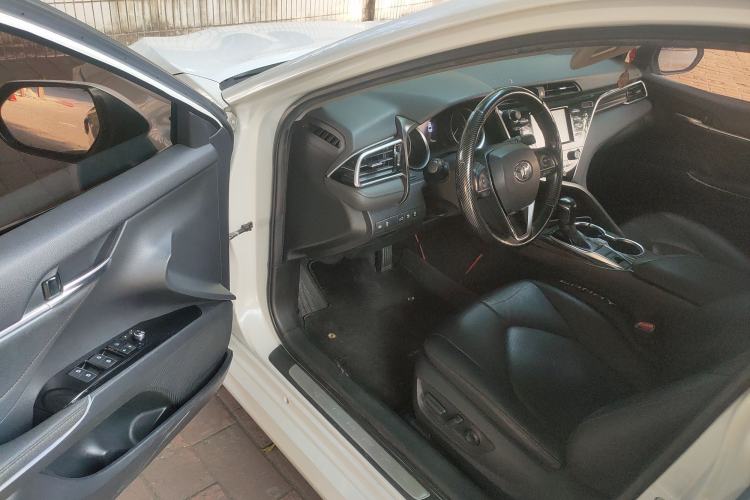Used Toyota Camry 2018 2.0G Luxury Edition Interior 3