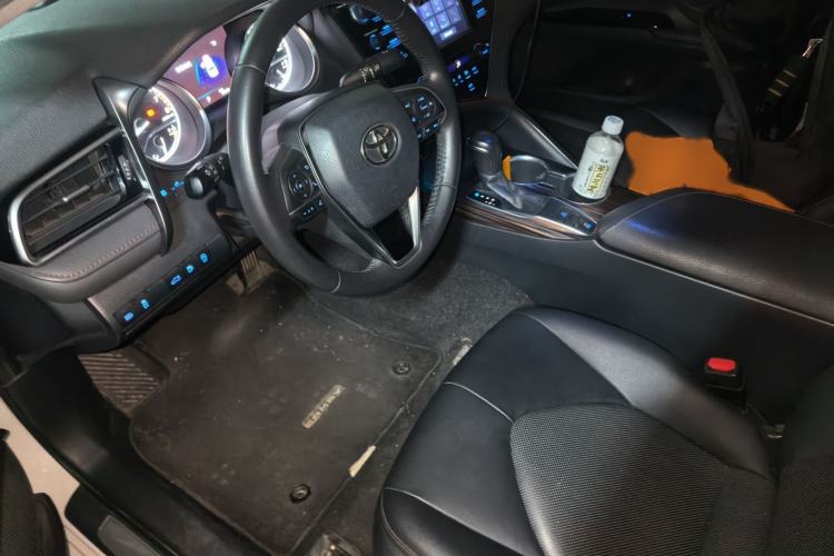 Used Toyota Camry 2018 2.0G Luxury Edition Interior 3