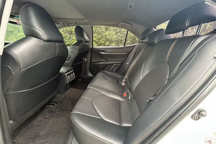 Used Toyota Camry 2018 2.0G Luxury Edition Interior 3
