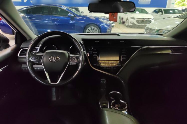 Used Toyota Camry 2018 2.0S FENGSHANG Edition Interior 3