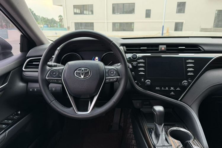 Used Toyota Camry 2018 2.5G Luxury Edition Interior 3