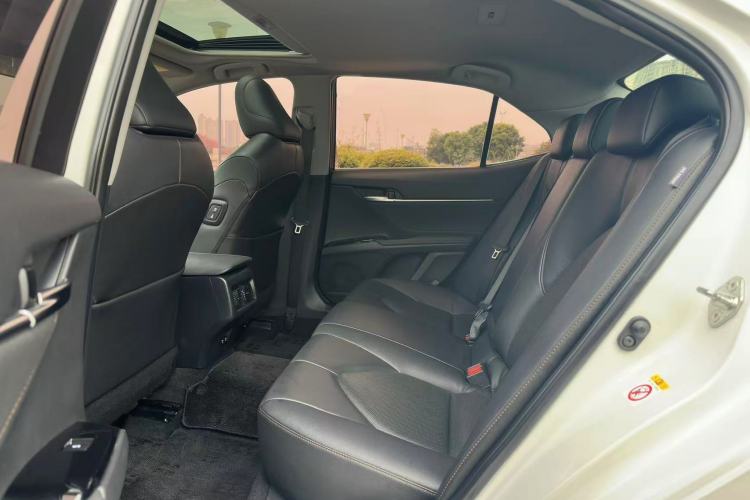 Used Toyota Camry 2018 2.0G Luxury Edition Interior 3