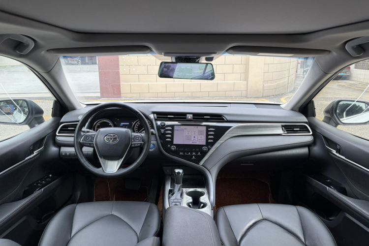 Used Toyota Camry 2018 Dual-Engine 2.5 HG Luxury Edition Interior 3