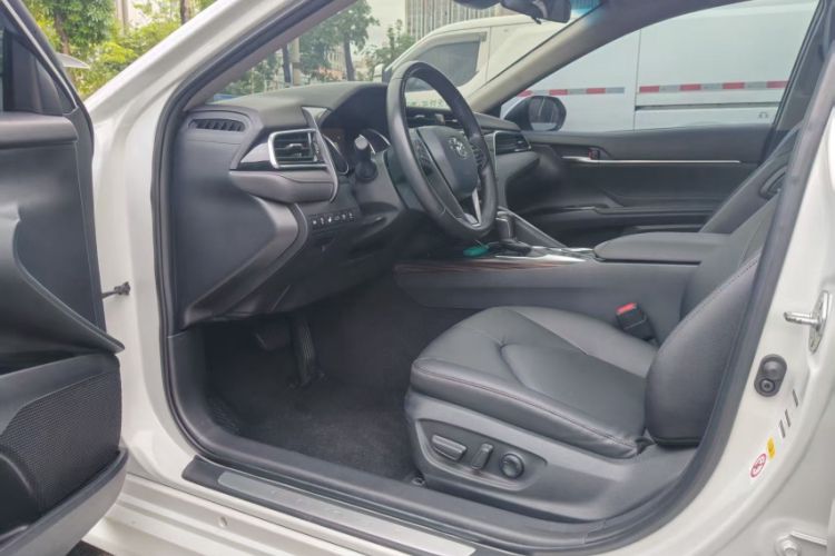 Used Toyota Camry 2018 2.5G Luxury Edition Interior 4
