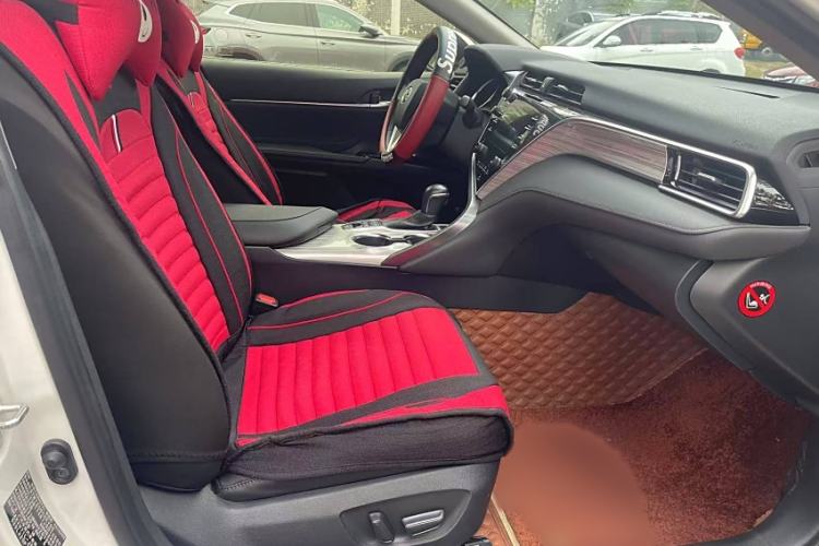 Used Toyota Camry 2018 Dual-Engine 2.5 HG Luxury Edition Interior 4