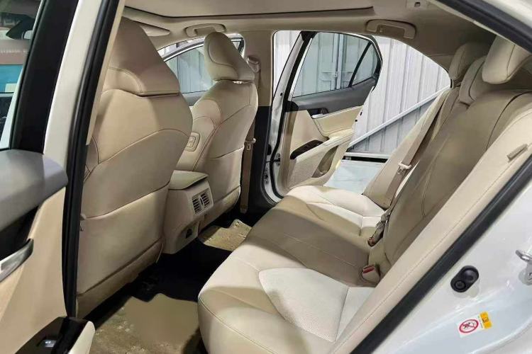 Used Toyota Camry 2018 2.5G Luxury Edition Interior 4