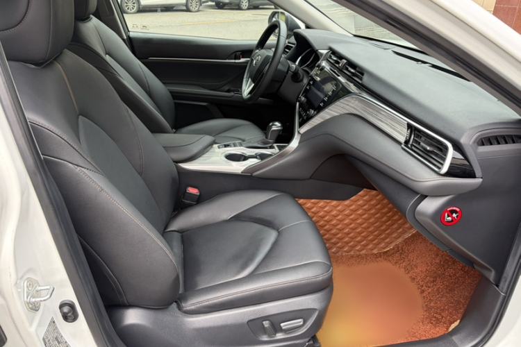 Used Toyota Camry 2018 Dual-Engine 2.5 HG Luxury Edition Interior 4