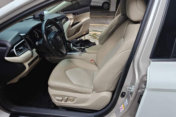 Used Toyota Camry 2018 Dual-Engine 2.5 HG Luxury Edition Left Front Seat