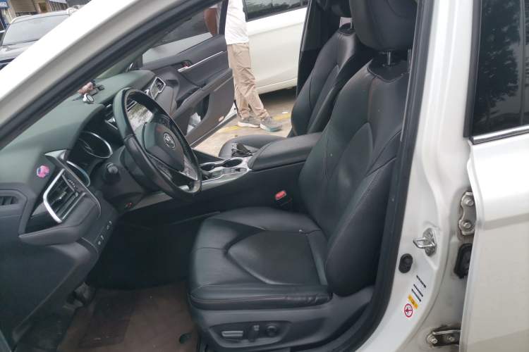 Used Toyota Camry 2018 Dual-Engine 2.5 HG Luxury Edition Left Front Seat