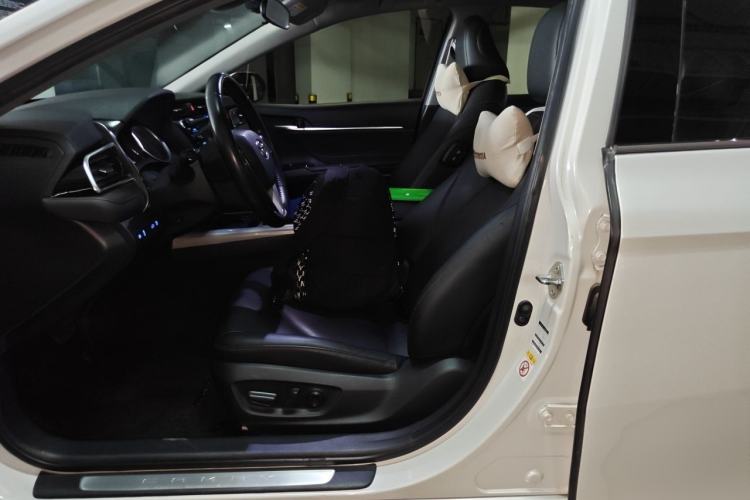 Used Toyota Camry 2018 Dual-Engine 2.5 HG Luxury Edition Left Front Seat