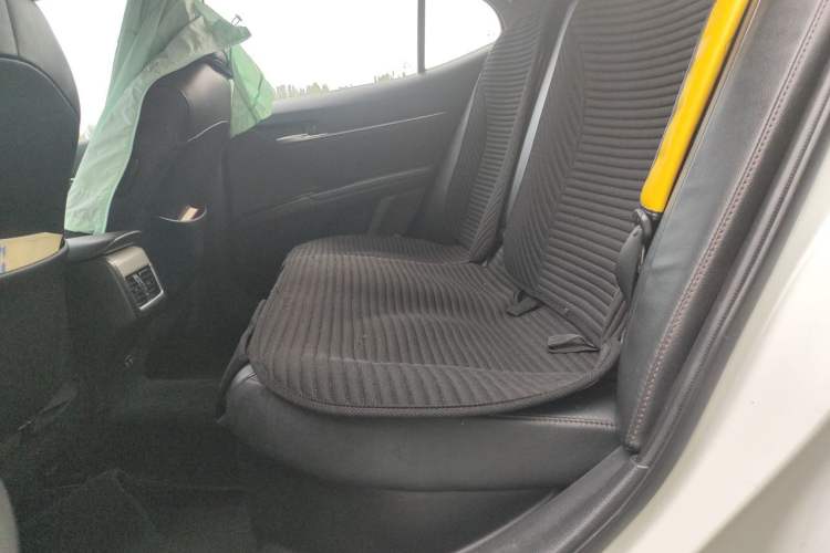 Used Toyota Camry 2018 Dual-Engine 2.5 HG Luxury Edition Left Rear Seat