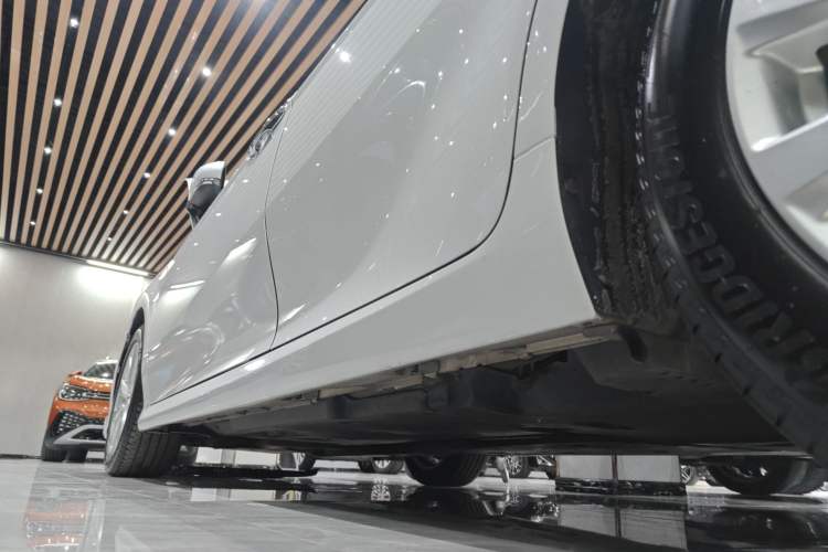 Used Toyota Camry 2018 2.0G Luxury Edition Left Side Sill