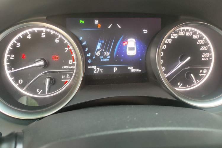 Used Toyota Camry 2018 2.0G Luxury Edition Odometer Close Up