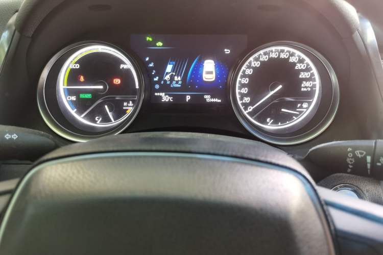 Used Toyota Camry 2018 Dual-Engine 2.5 HG Luxury Edition Odometer Close Up