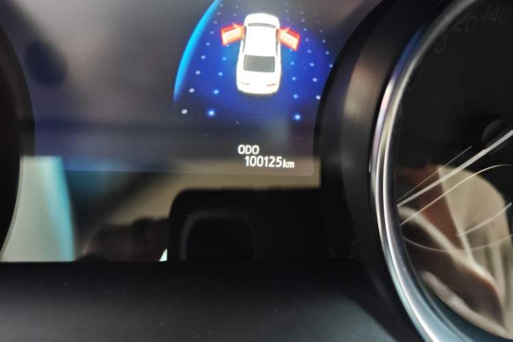 Used Toyota Camry 2018 Dual-Engine 2.5 HG Luxury Edition Odometer Close Up
