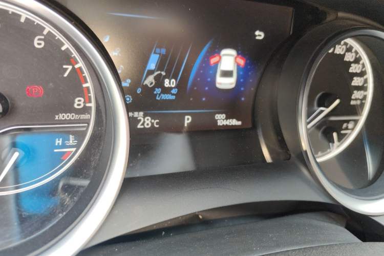 Used Toyota Camry 2018 2.5G Luxury Edition Odometer Close Up