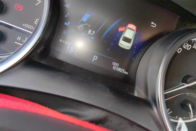 Used Toyota Camry 2018 2.0G Luxury Edition Odometer Close Up
