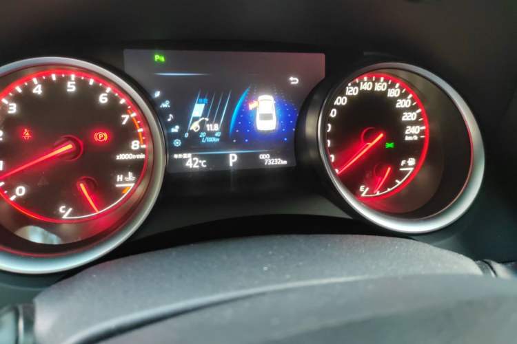 Used Toyota Camry 2018 2.5S Fēngshàng Edition Odometer Close Up