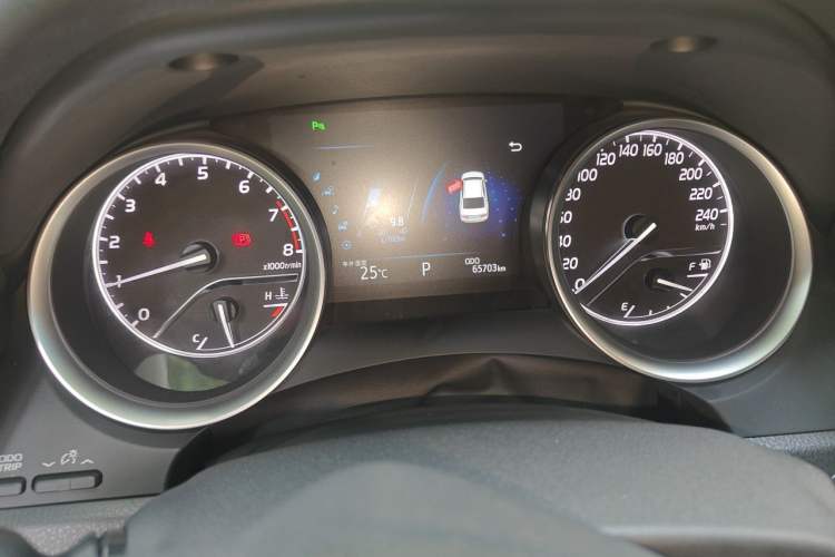 Used Toyota Camry 2018 2.5G Luxury Edition Odometer Close Up