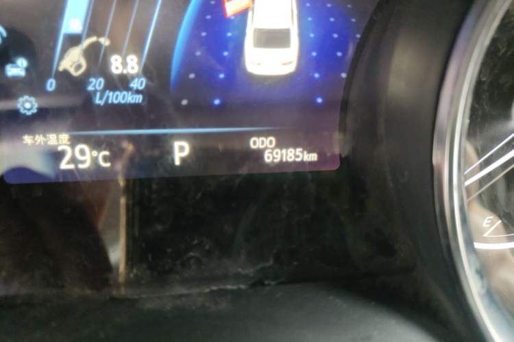 Used Toyota Camry 2018 2.0G Luxury Edition Odometer Close Up