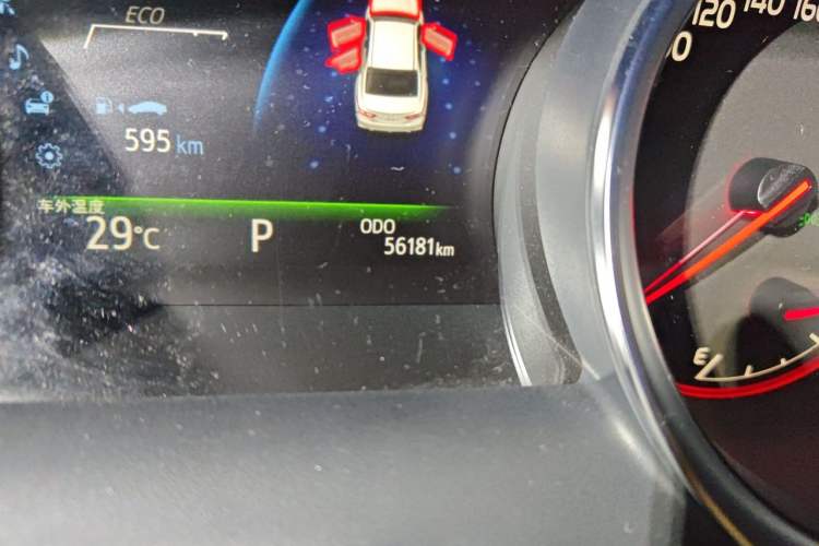 Used Toyota Camry 2018 2.5S Fēngshàng Edition Odometer Close Up