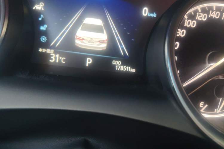 Used Toyota Camry 2018 2.5G Luxury Edition Odometer Close Up