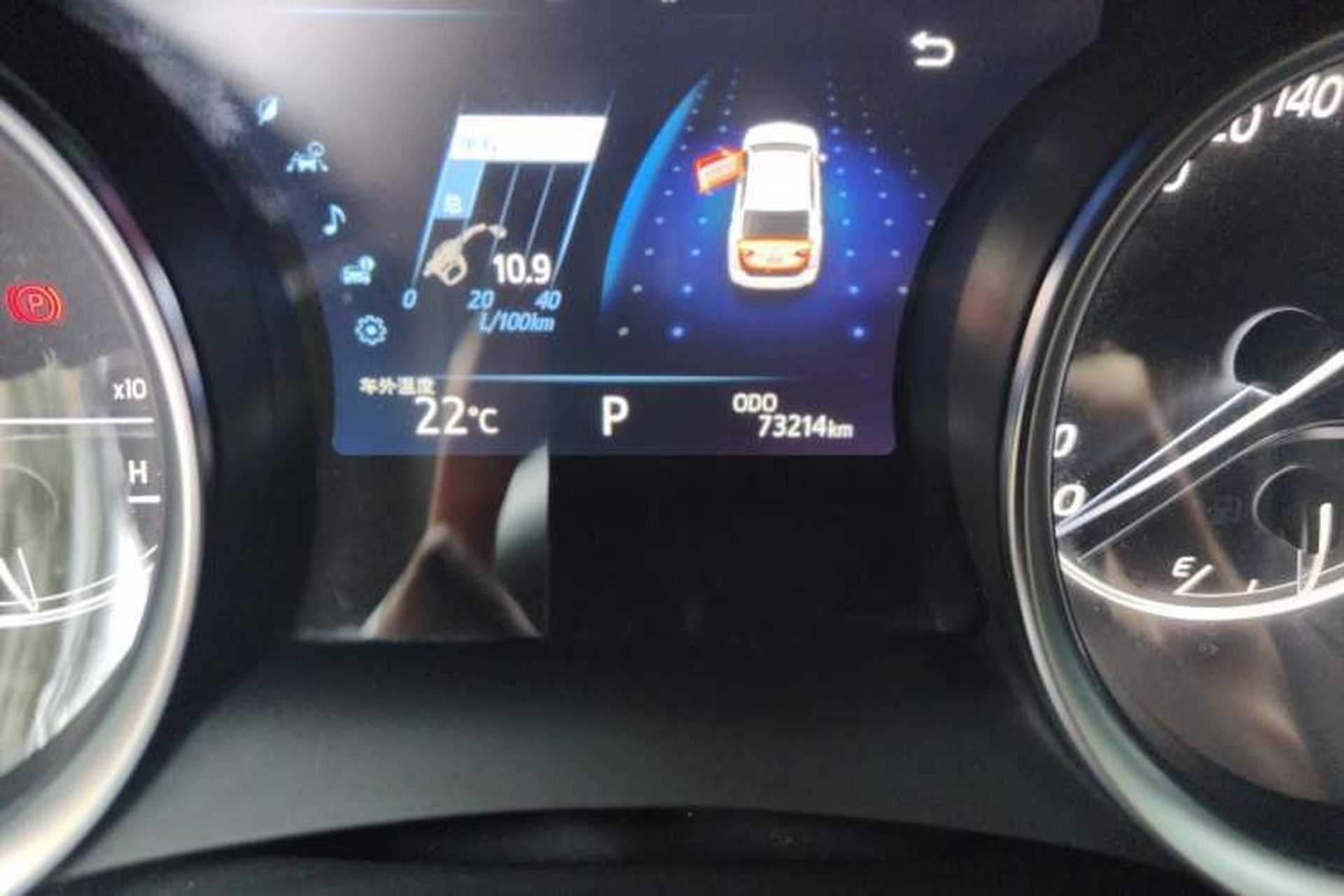 Used Toyota Camry 2018 2.0G Luxury Edition Odometer Close Up