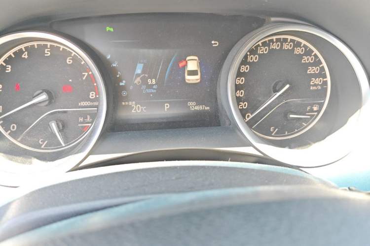 Used Toyota Camry 2018 2.5G Luxury Edition Odometer Close Up
