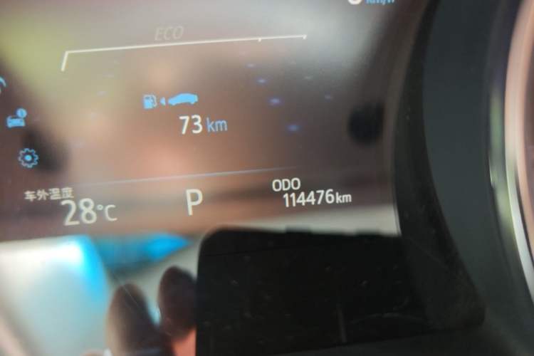 Used Toyota Camry 2018 2.5G Luxury Edition Odometer Close Up