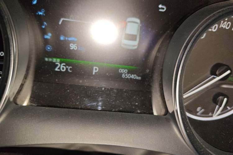 Used Toyota Camry 2018 2.5G Luxury Edition Odometer Close Up
