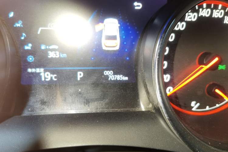 Used Toyota Camry 2018 2.5S Fēngshàng Edition Odometer Close Up