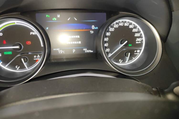 Used Toyota Camry 2018 Dual-Engine 2.5 HG Luxury Edition Odometer Close Up