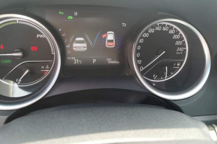 Used Toyota Camry 2018 Dual-Engine 2.5 HG Luxury Edition Odometer Close Up